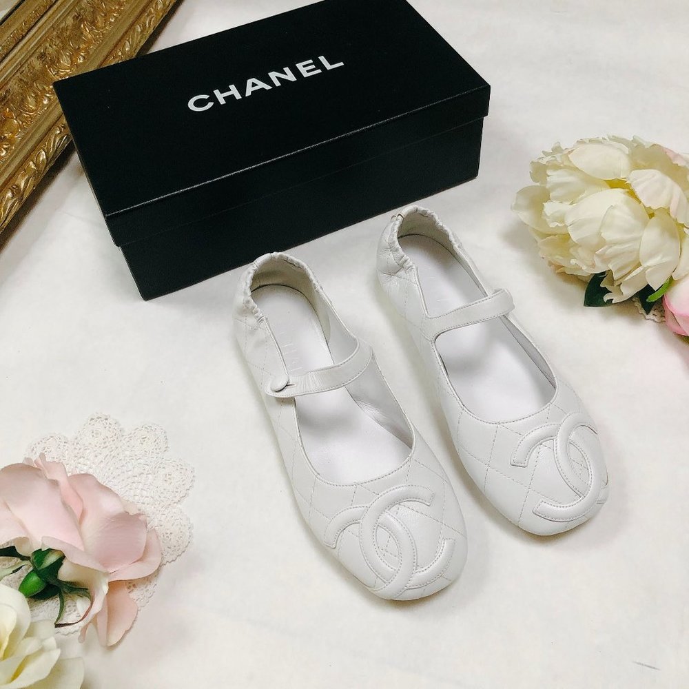 NEW Chanel White Quilted Leather Mary Jane Flats